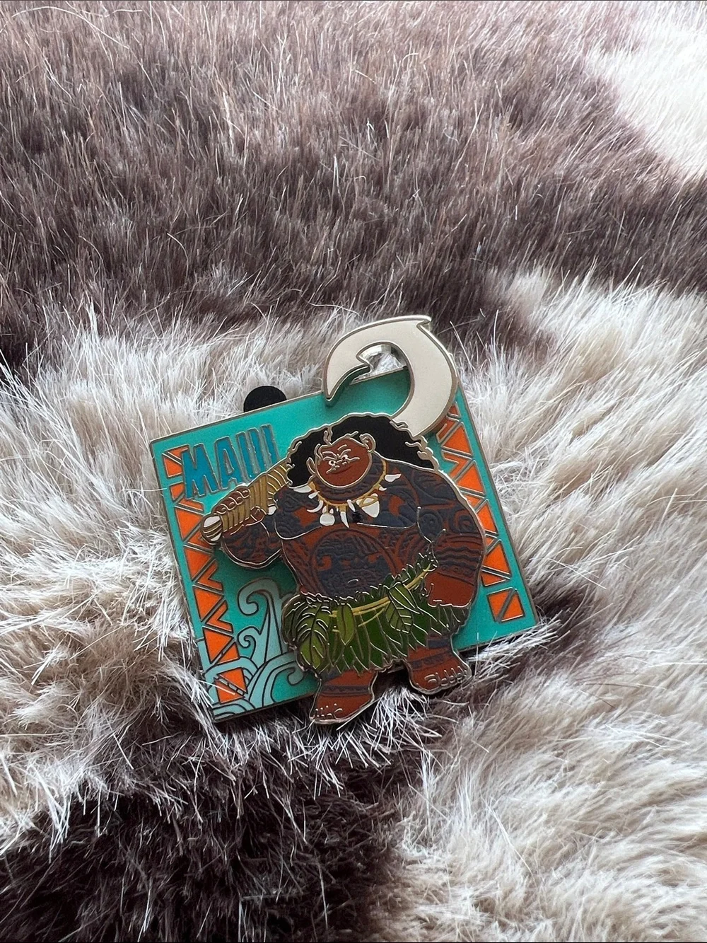 Disney Moana & Maui Pin Set